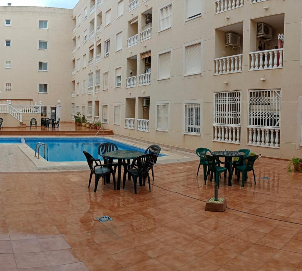 Estudio Wifi Bano 1 Sofa Cama Doble Piscina Playa 100Mts Torrevieja Bagian luar foto
